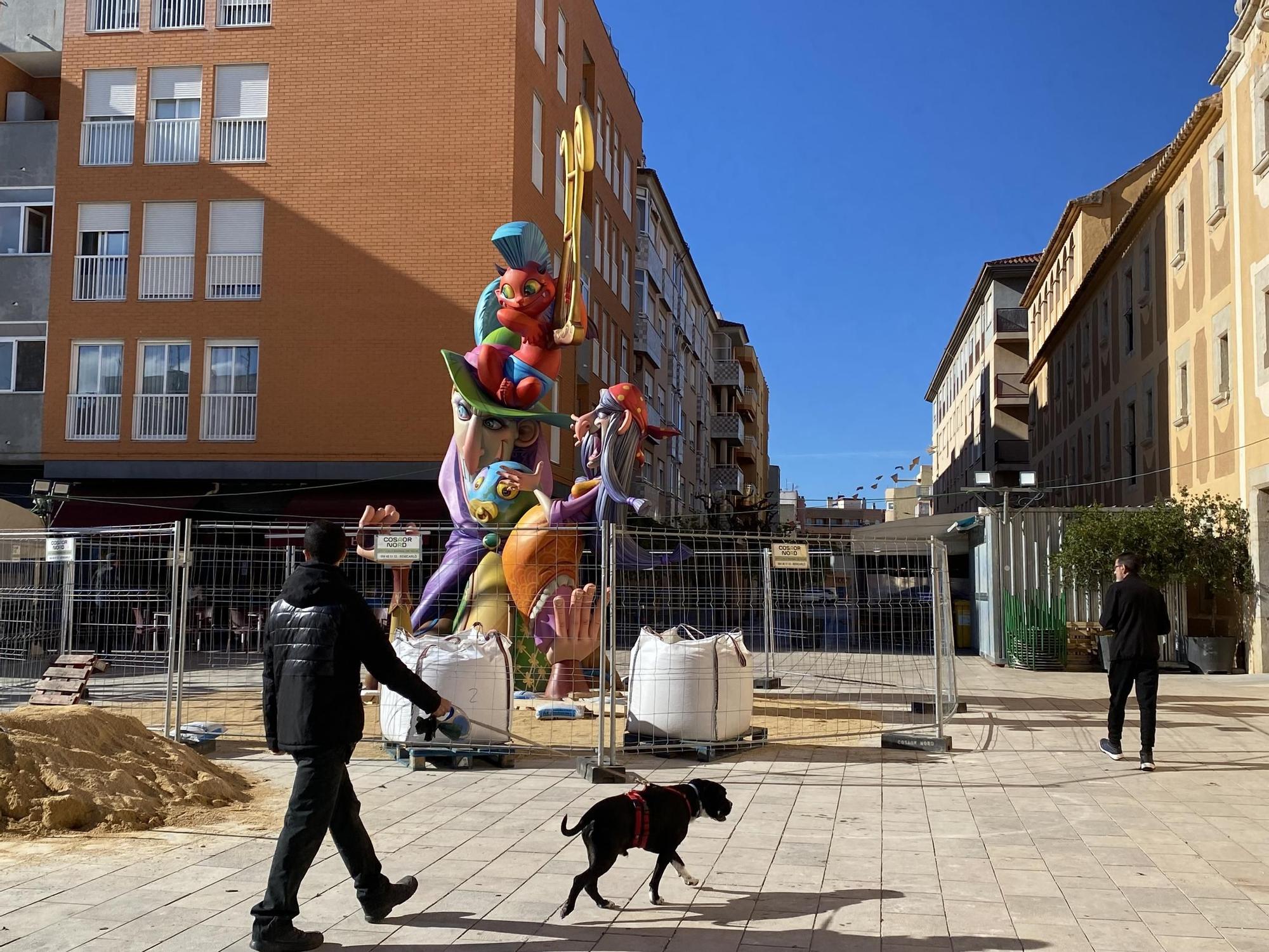 Fotos de la 'plantà' de las fallas de Benicarló