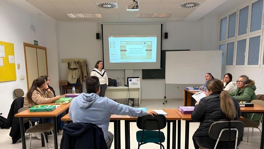 "Ahora tengo un empleo": Cáritas Mérida-Badajoz abre puertas laborales a diez personas con una formación sanitaria