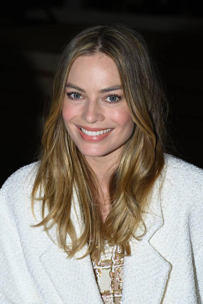 Margot Robbie con corte de pelo mariposa