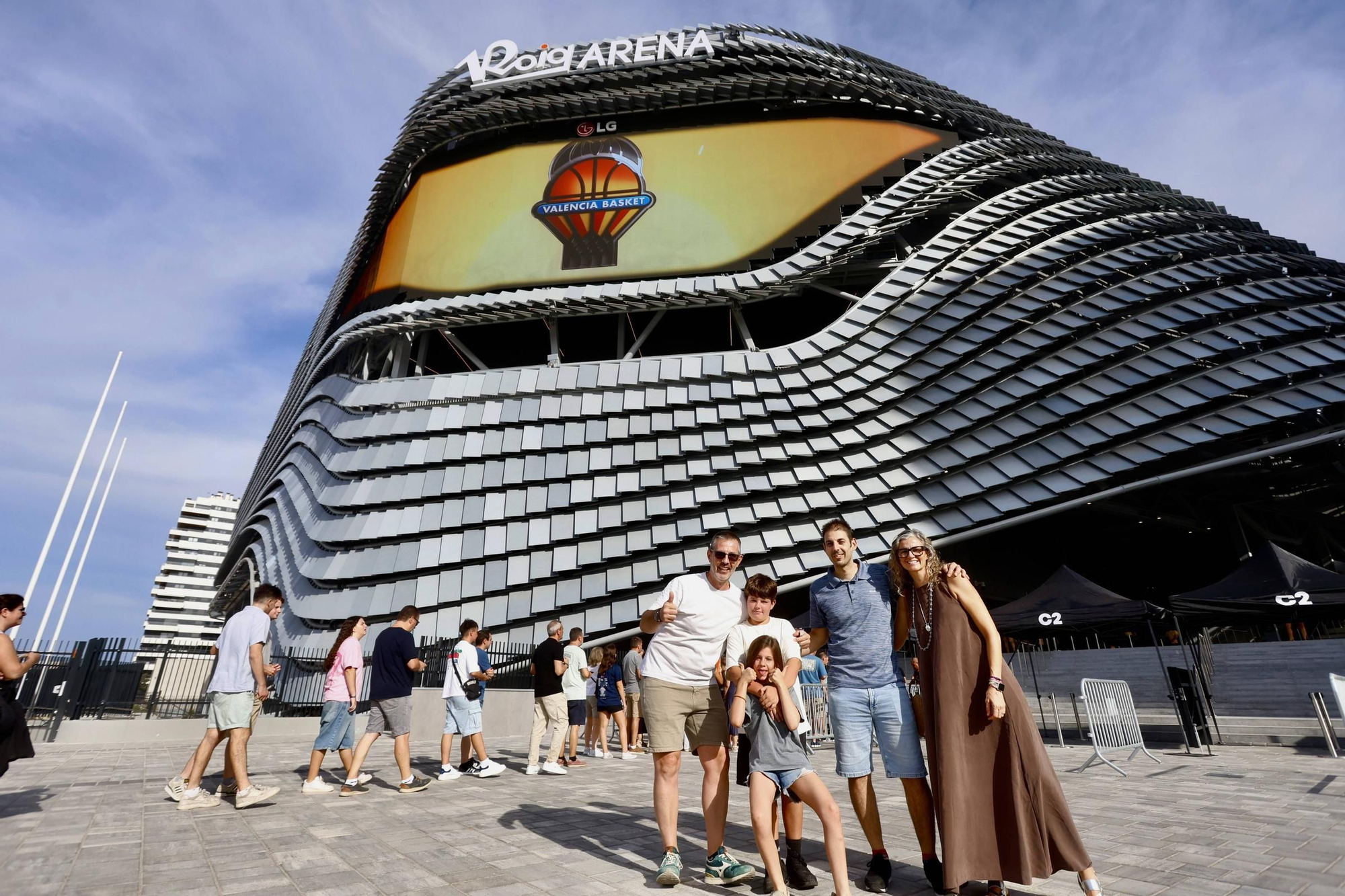La afición del Valencia Basket visita el Roig Arena