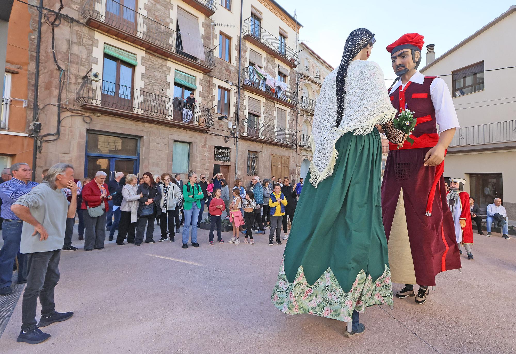 Cardona innagura la renovada plaça de la Coromina