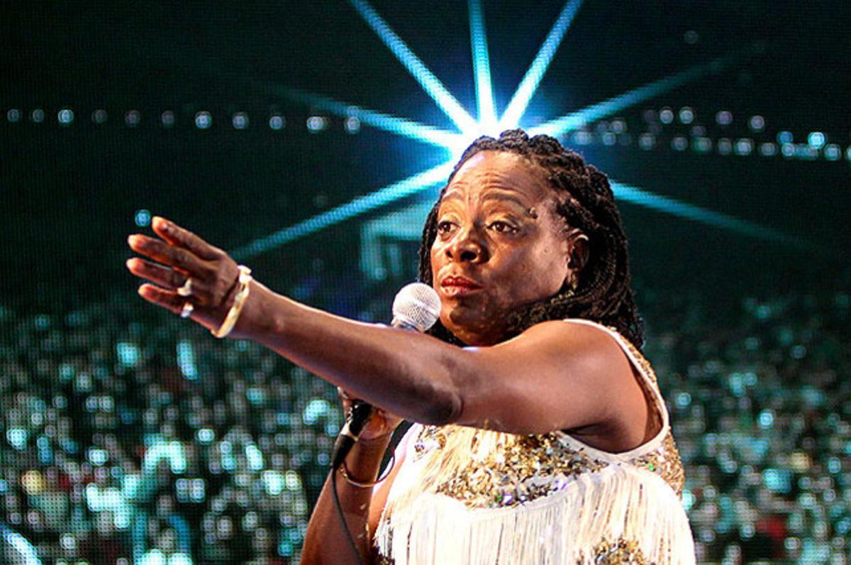 La cantant nord-americana Sharon Jones, durant el seu concert en la primera jornada de la 47a edició del Festival de Jazz de Sant Sebastià.