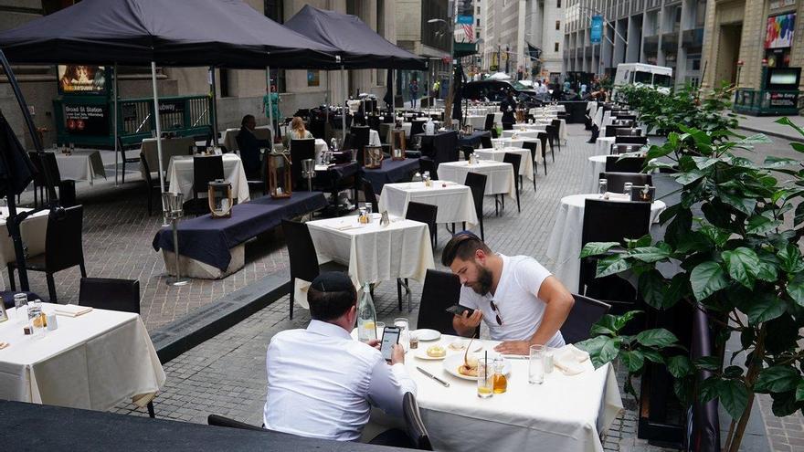 Un estudio ve peligroso reabrir bares y restaurantes pero asumible hacerlo con un aforo del 30%