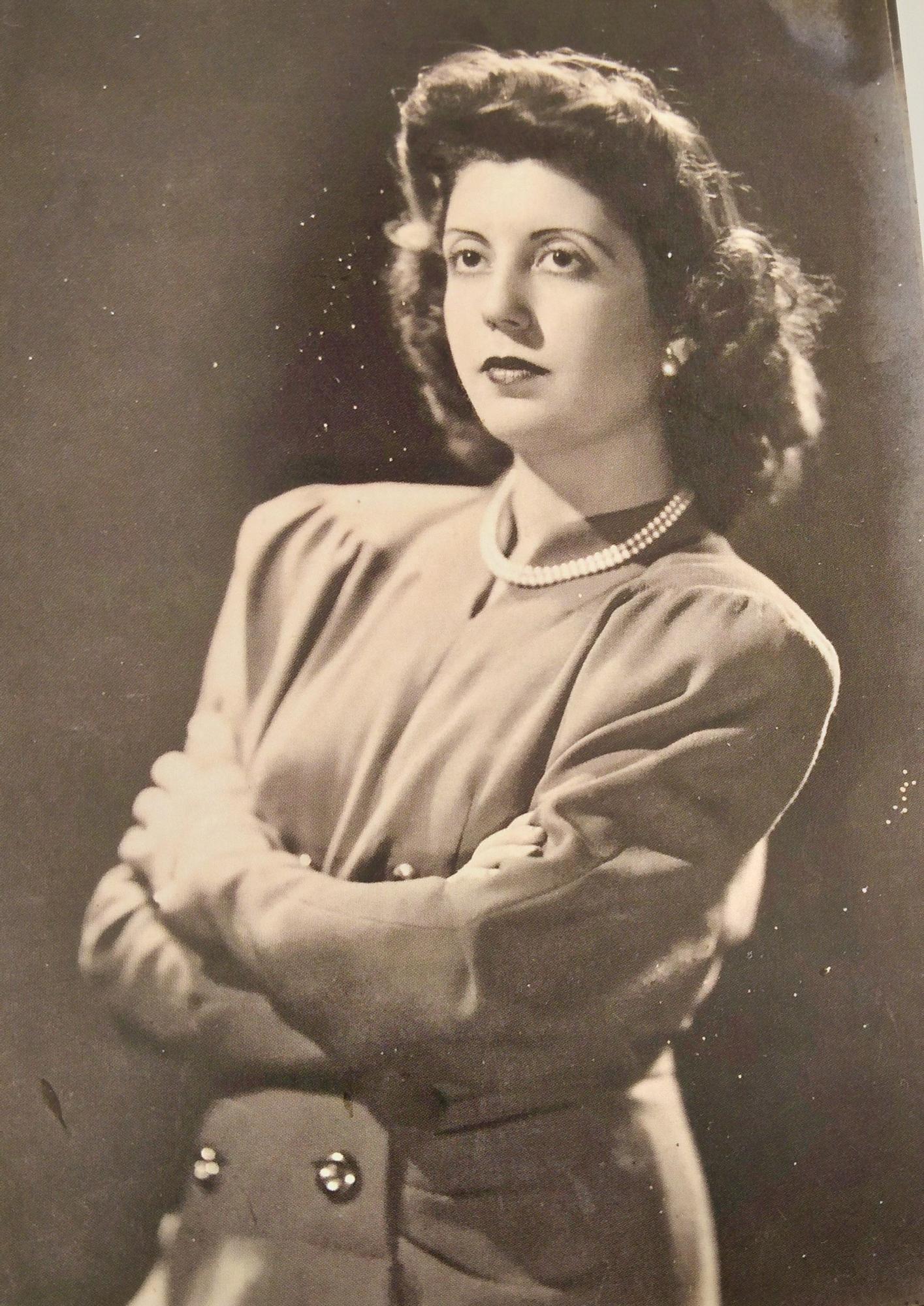 Sofía de joven, a principios de los años 40