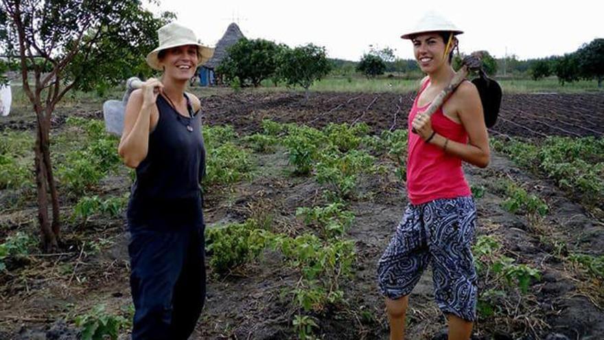 Marta Franco y Myriam Viéitez en su viaje por Asia // FARO