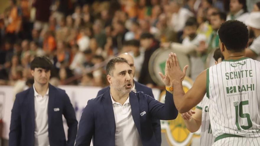 El Coto Córdoba gana en Cáceres, pero el Valladolid le arrebata el liderato del Grupo Oeste