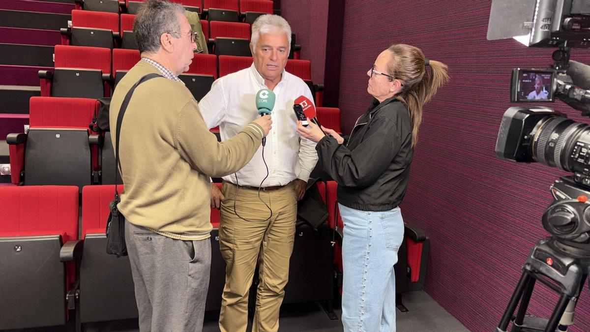El coordinador estatal de Unión de Uniones, Luis Cortés, atiende este miércoles a los medios en Jumilla.