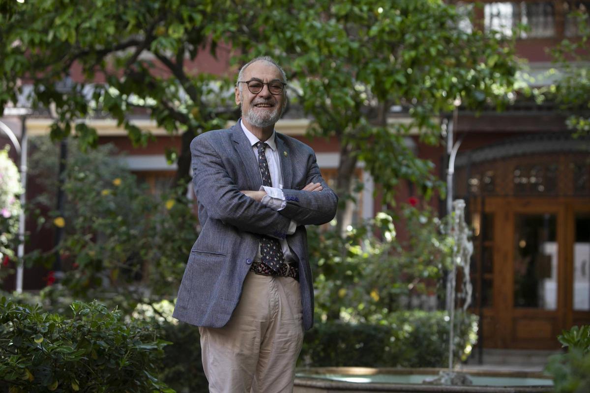 José María Lozano en los jardines del Palau de Forcalló en València, el pasado jueves.