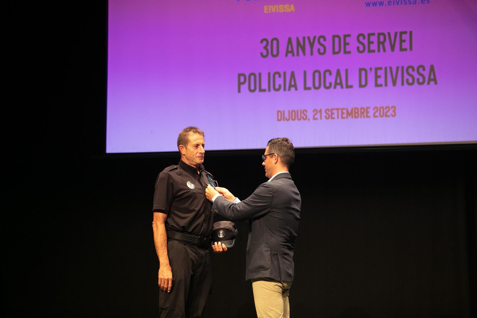 Mira aquí todas las fotos del acto de reconocimiento de 30 años de servicio a 30 policías de Ibiza