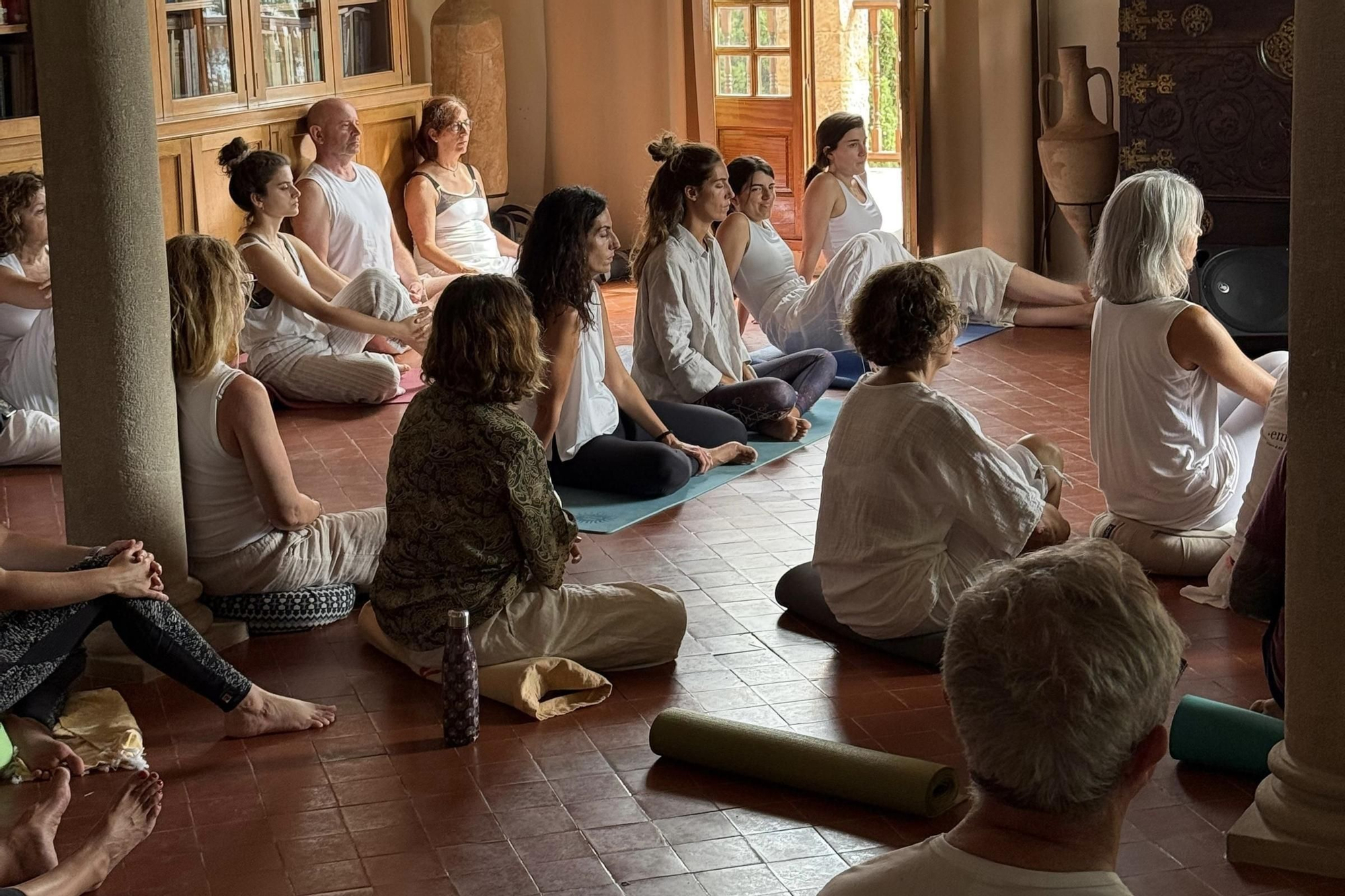 Les imatges del festival de ioga Emporiom d’Empúries