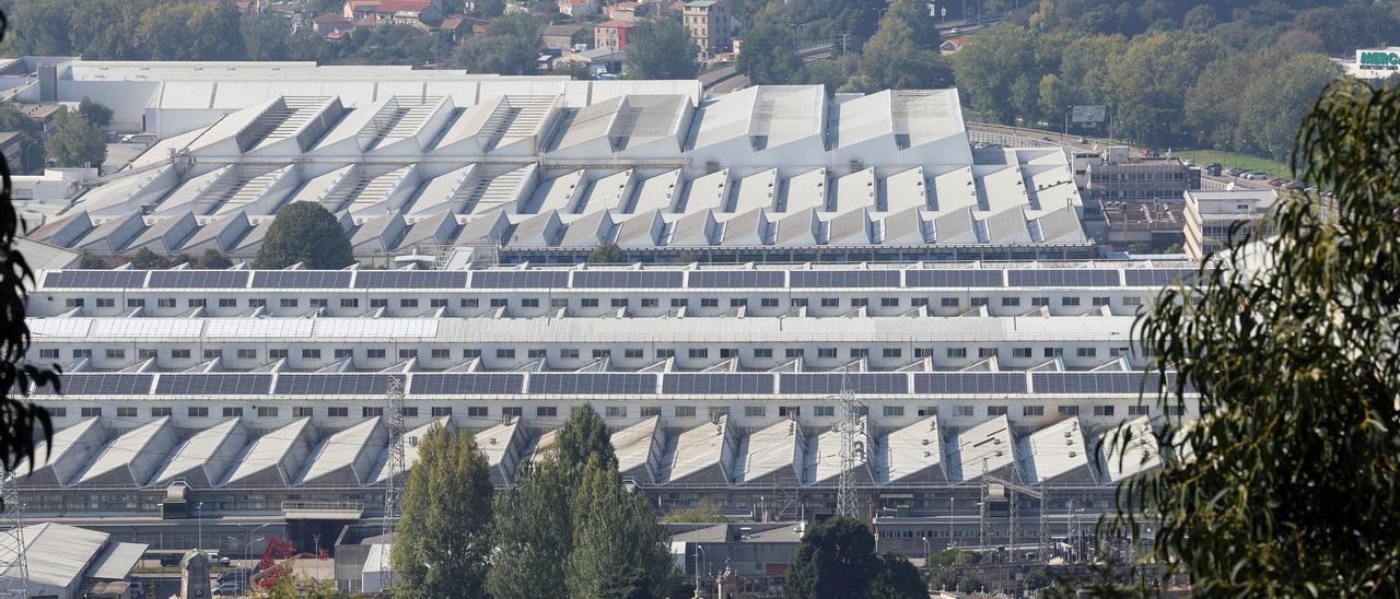 Los paneles fotovoltaicos ya lucen en los tejados de la factoría de Stellantis Vigo.