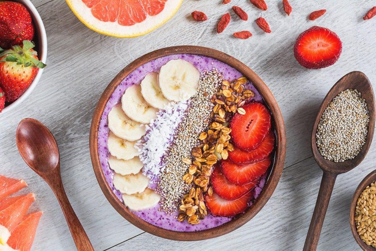 Bowl de fruta, avena y chía