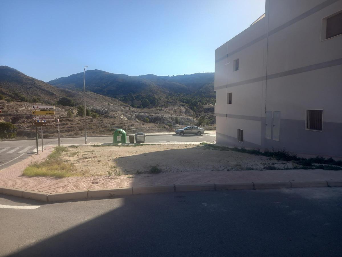 Solar donde se ubicará el retén de la Policía Local de Agost