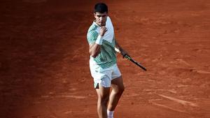 Continúa el paso firme de Carlos Alcaraz por Roland Garros