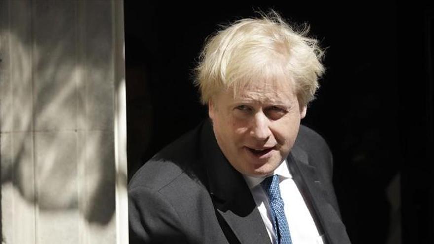 Johnson acusa a May de haber puesto un &#039;chaleco suicida&#039; al Reino Unido