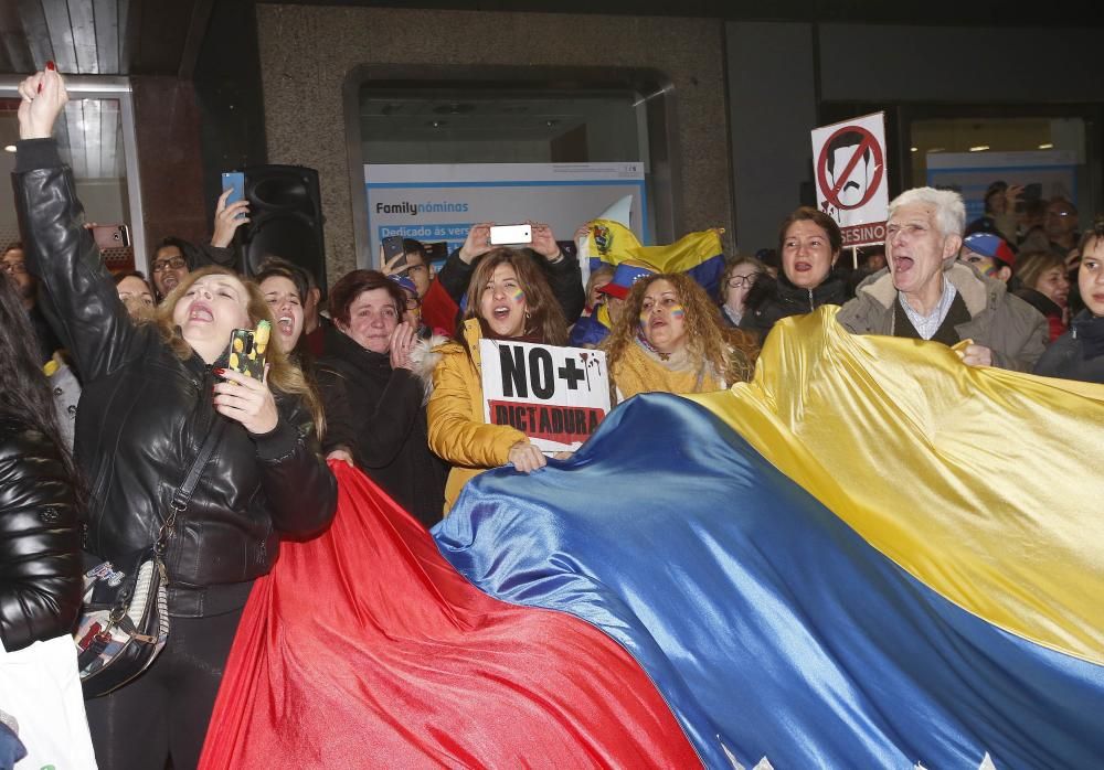 Los manifestaciones se reunieron en la farola de Urzáiz