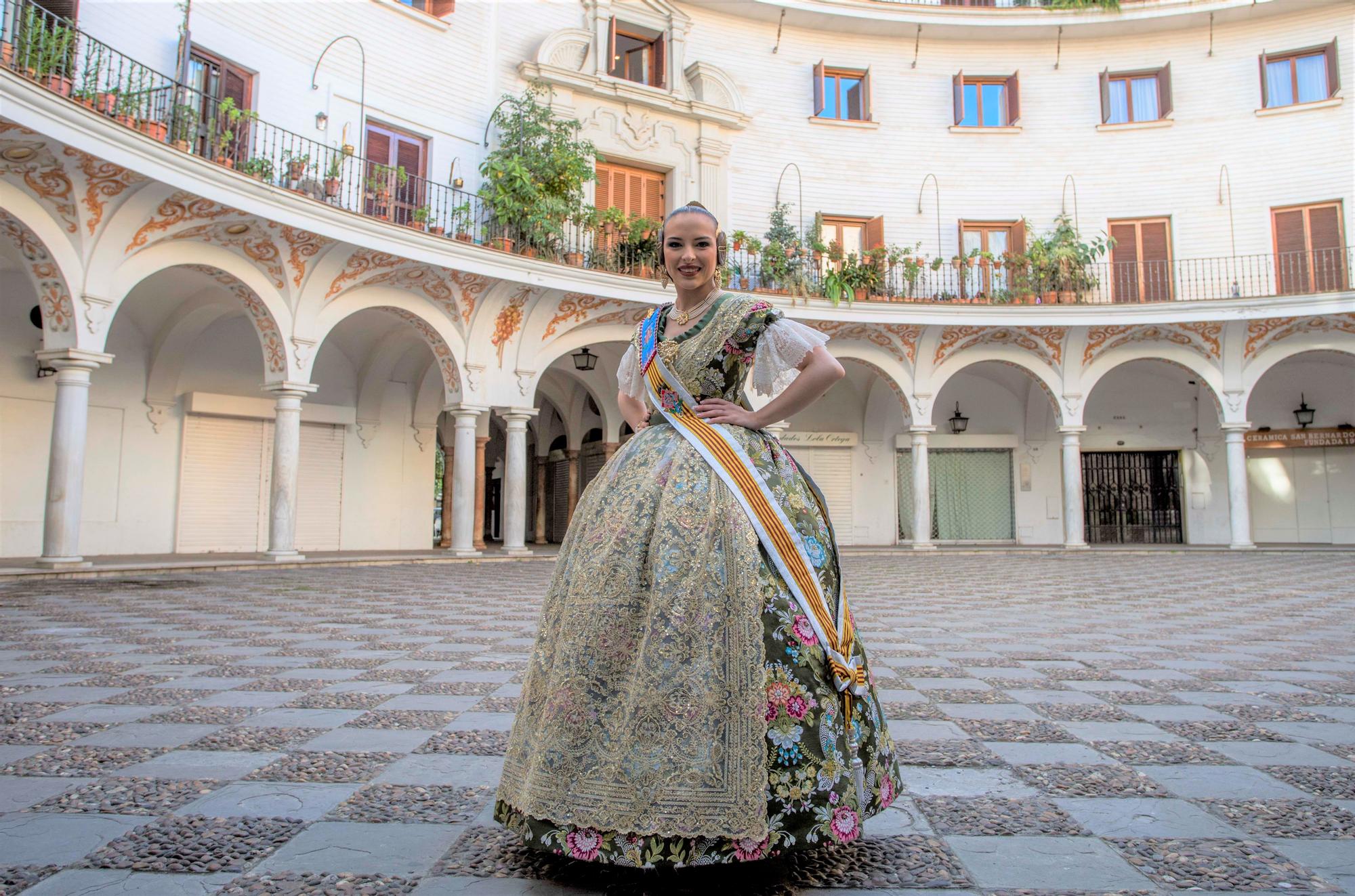 Detrás de las Fallas. La realidad de Consuelo y la corte