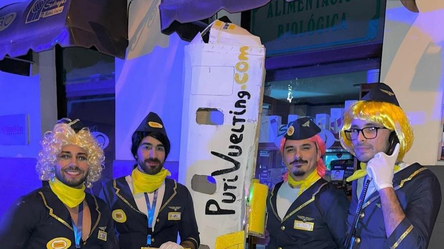 Vueling busca a las azafatas más carnavaleras para regalarles un viaje