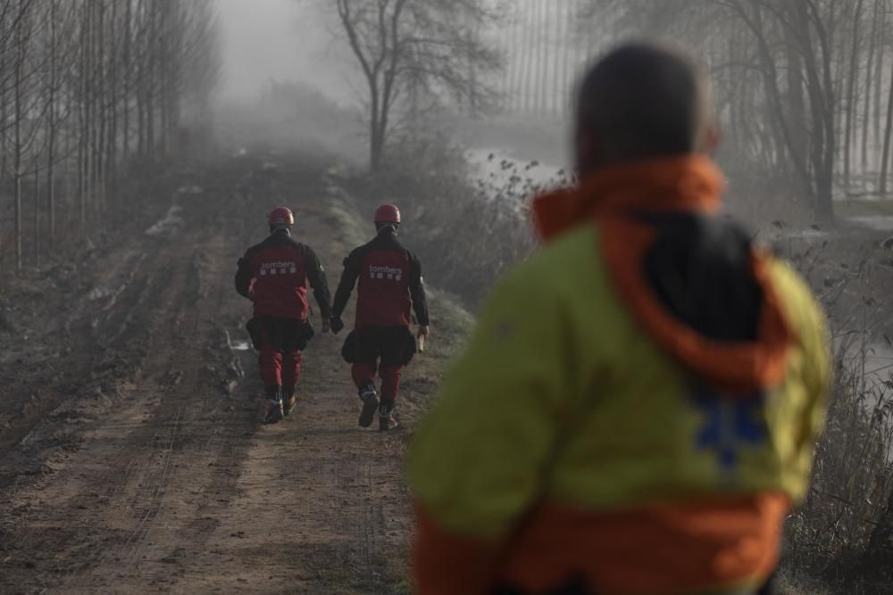 Efectius d''emergències durant les tasques de recerca el dissabte al matí