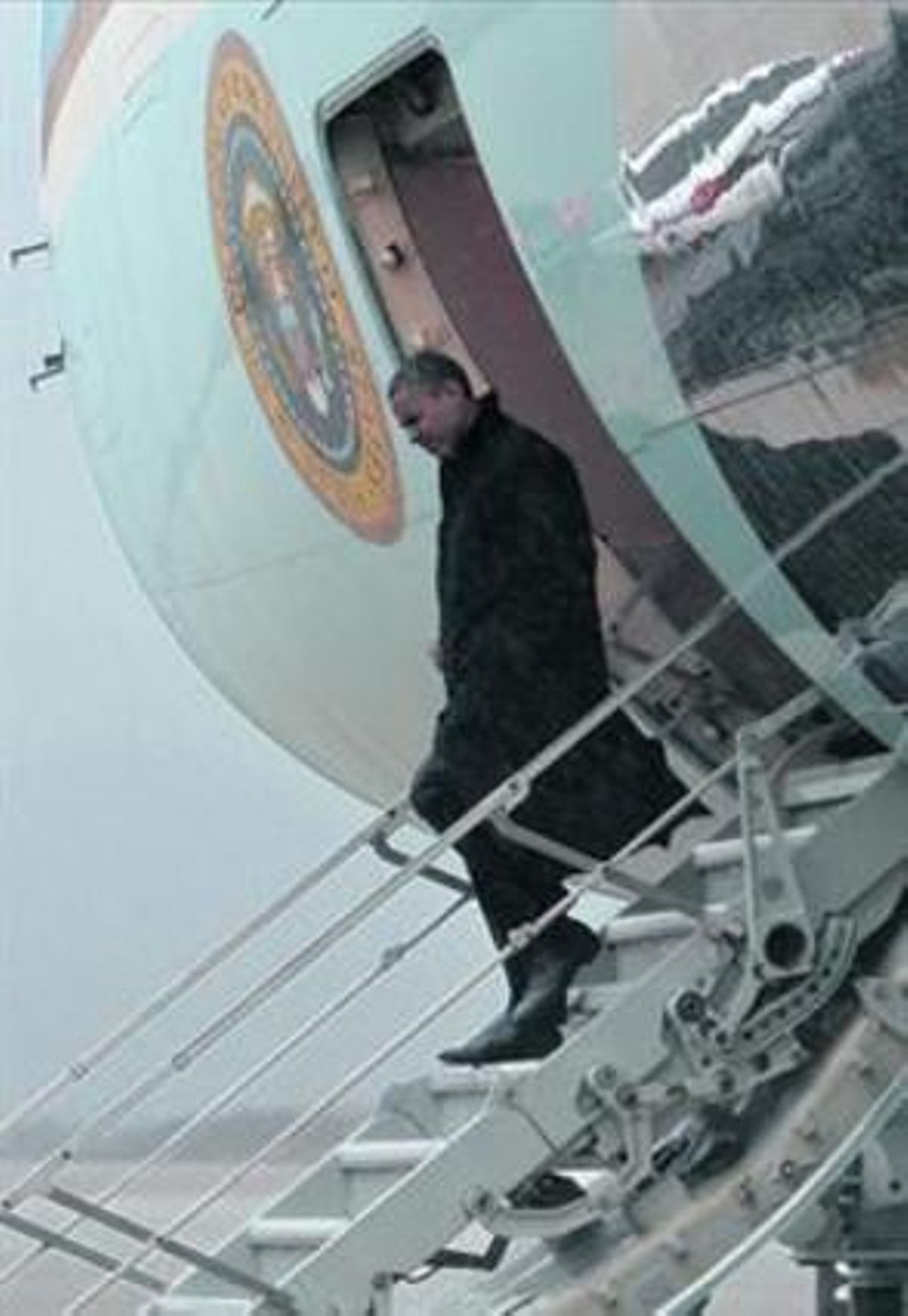 Barack Obama baixa del’’Air Force One’ a Maryland després de tornar de Florida. Barack Obama baixa del’’Air Force One’ a Maryland després de tornar de Florida.