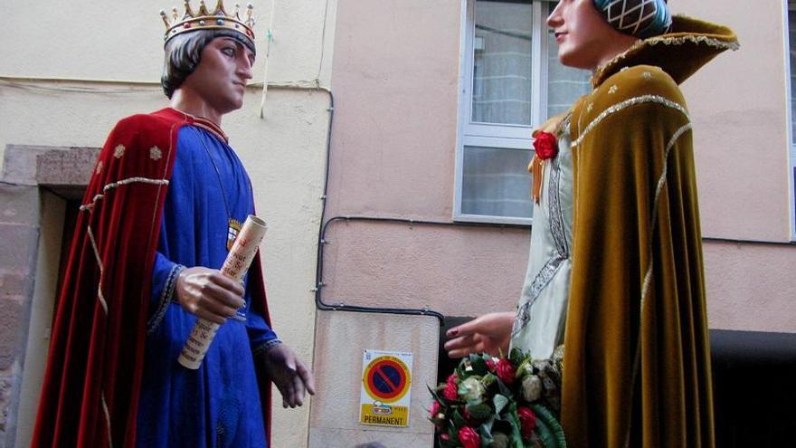 Els gegants Ferran i Isabel, abans de la restauració