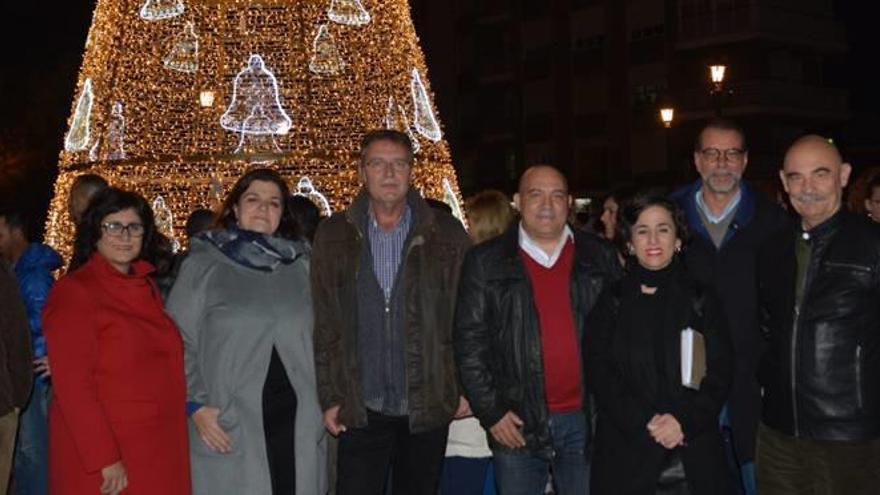 El encendido de la iluminación navideña ya llena de color las calles de Cieza.