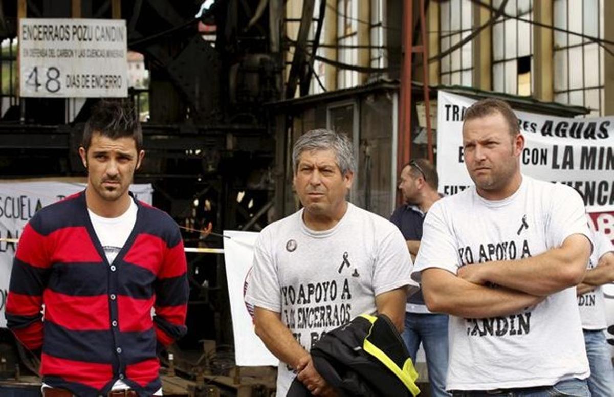 David Villa, amb representants dels miners tancats a Langreo. David Villa, amb representants dels miners tancats a Langreo.