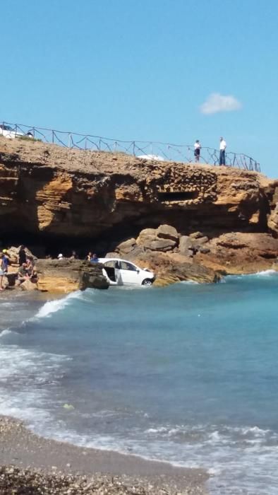 Belgische Urlauber stürzen mit dem Auto ins Meer