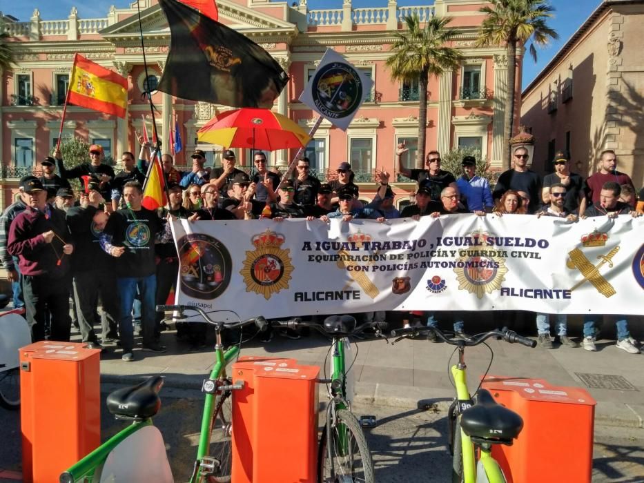 Agentes de Alicante en la protesta de Murcia.