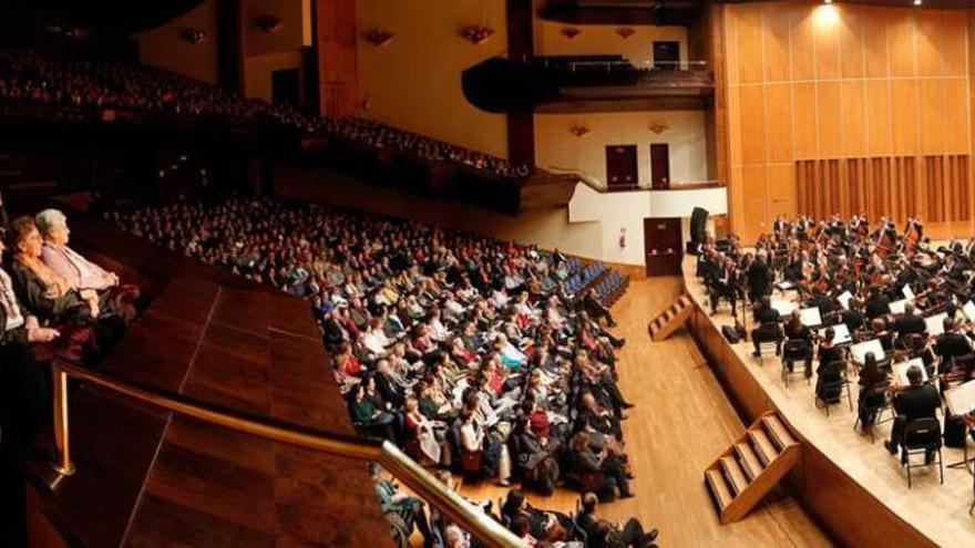 El Auditorio, con la orquesta de San Petersburgo en acción, durante el concierto de ayer.