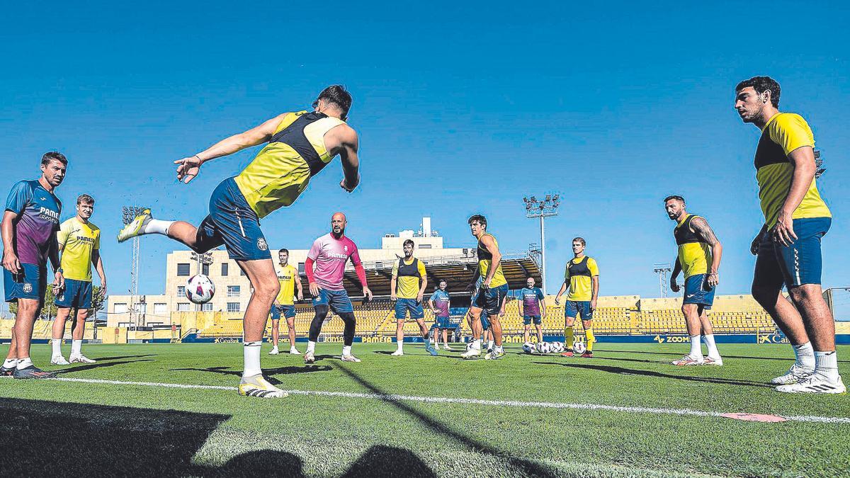 Los jugadores amarillos en el entrenamiento previo al duelo ante el Mallorca.