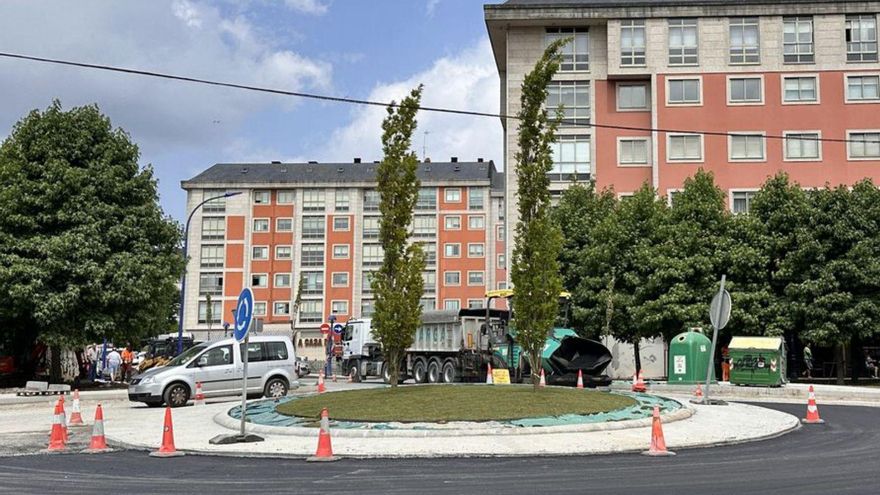 Abre al tráfico una nueva rotonda en O Burgo | LOC