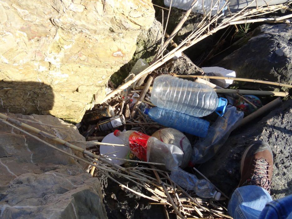 Más denuncias de vertidos plásticos a la bahía de Palma