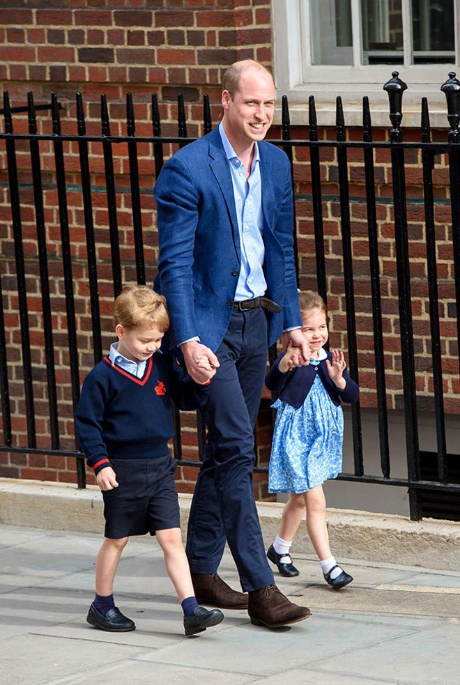 El príncipe Guillermo junto al príncipe George y la princesa Charlotte