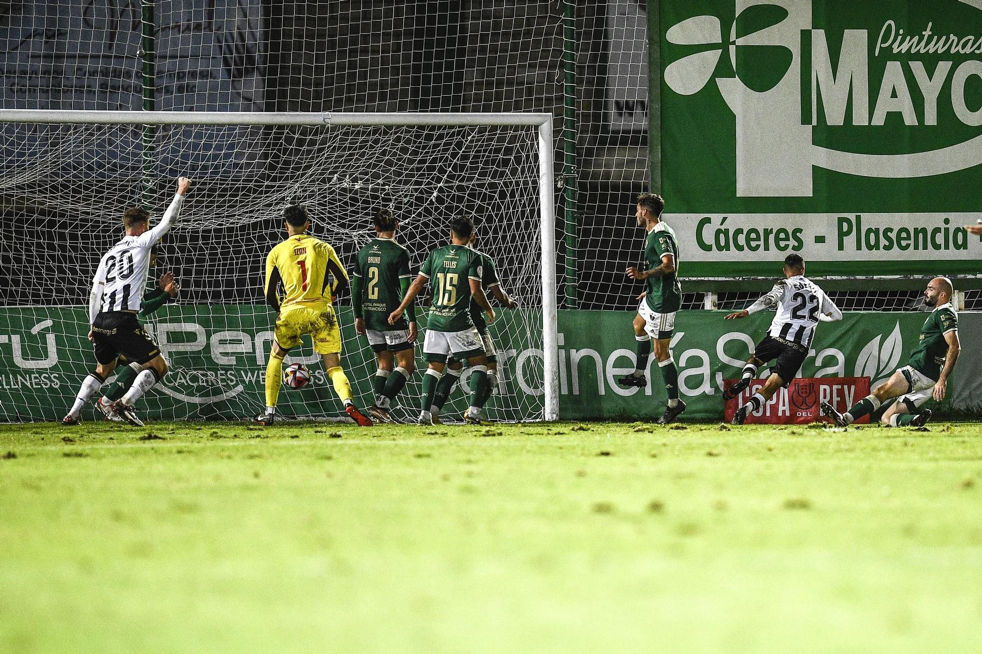 Las imágenes del partido entre el Cacereño y el Castellón