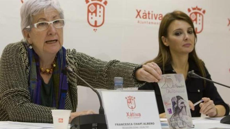 La regidora de Igualdad de Xàtiva, Cesca Chapí, junto a la técnica Ángela Lloret.