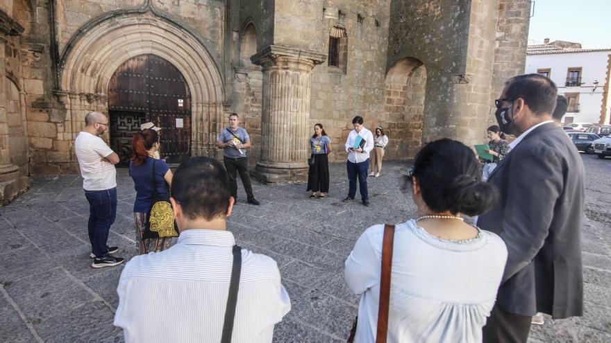 Arquitectos visitan Santiago para diseñar la renovación de esta plaza cacereña