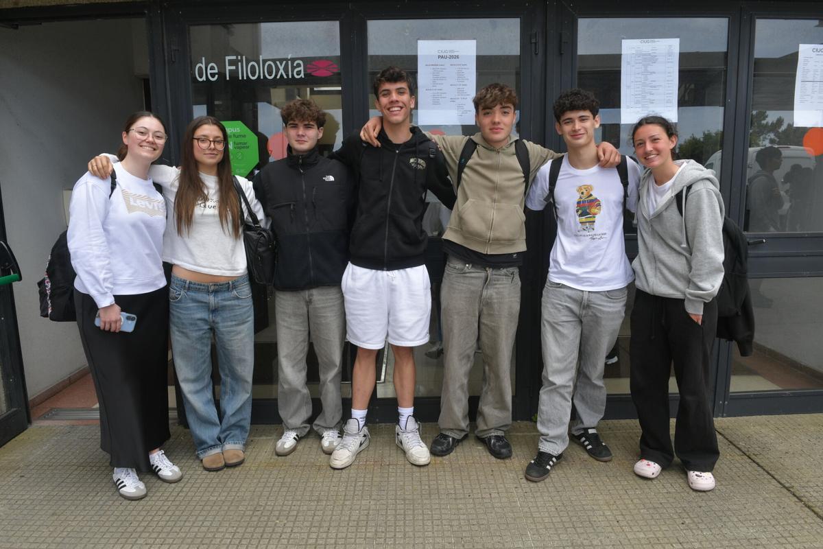 Antía, Rita, Mauro, Martín, Gabriel, Eladio y Sira estudiantes del instituto Calasanz