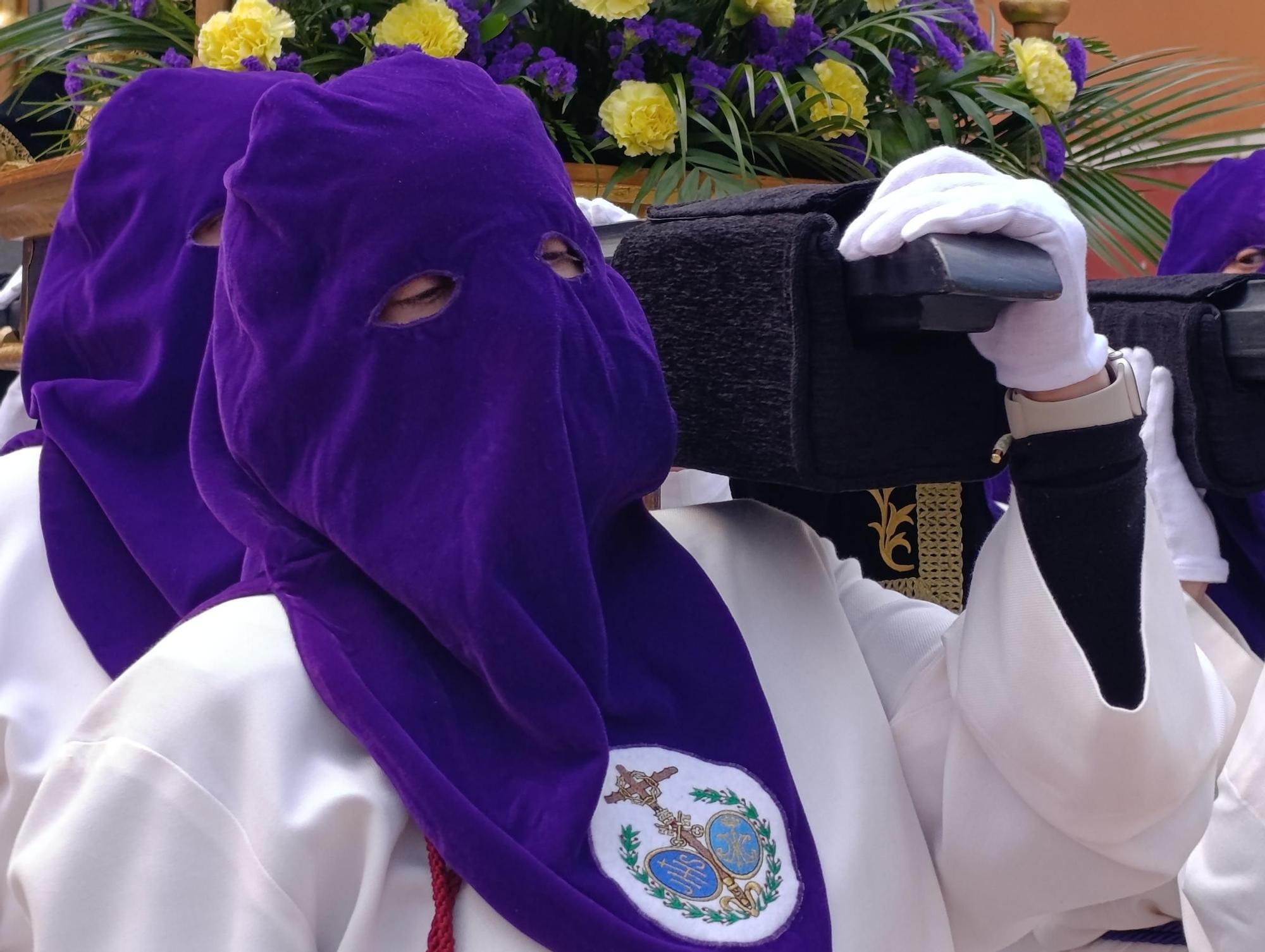 El Nazareno y la Virgen Dolorosa emocionan en Grado