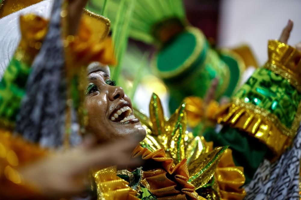 Arranca el Carnaval en Brasil al ritmo de samba.