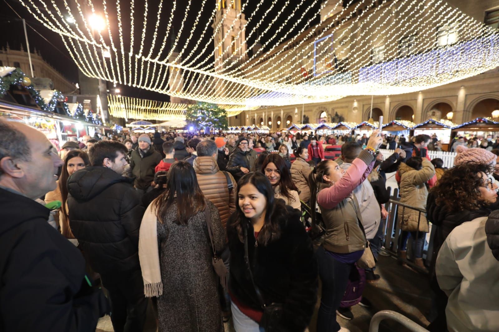 En imágenes | Zaragoza ya brilla por Navidad