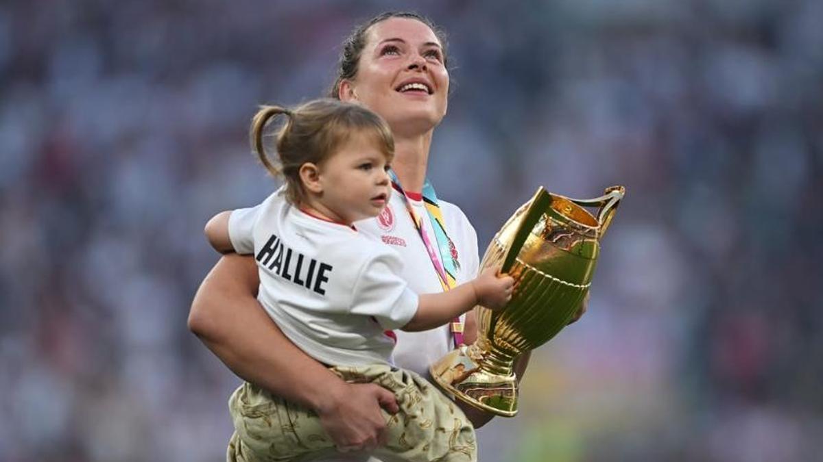 Abbie Ward, campeona del Mundo de rubgy con Inglaterra: "He librado batallas muy duras para volver a la élite tras la maternidad"