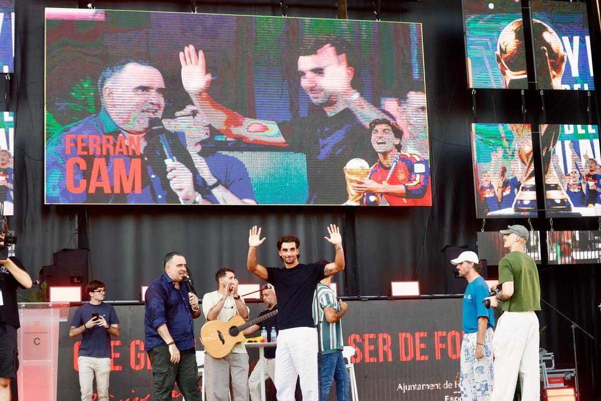 Locura en Foios para recibir a Ferran Torres