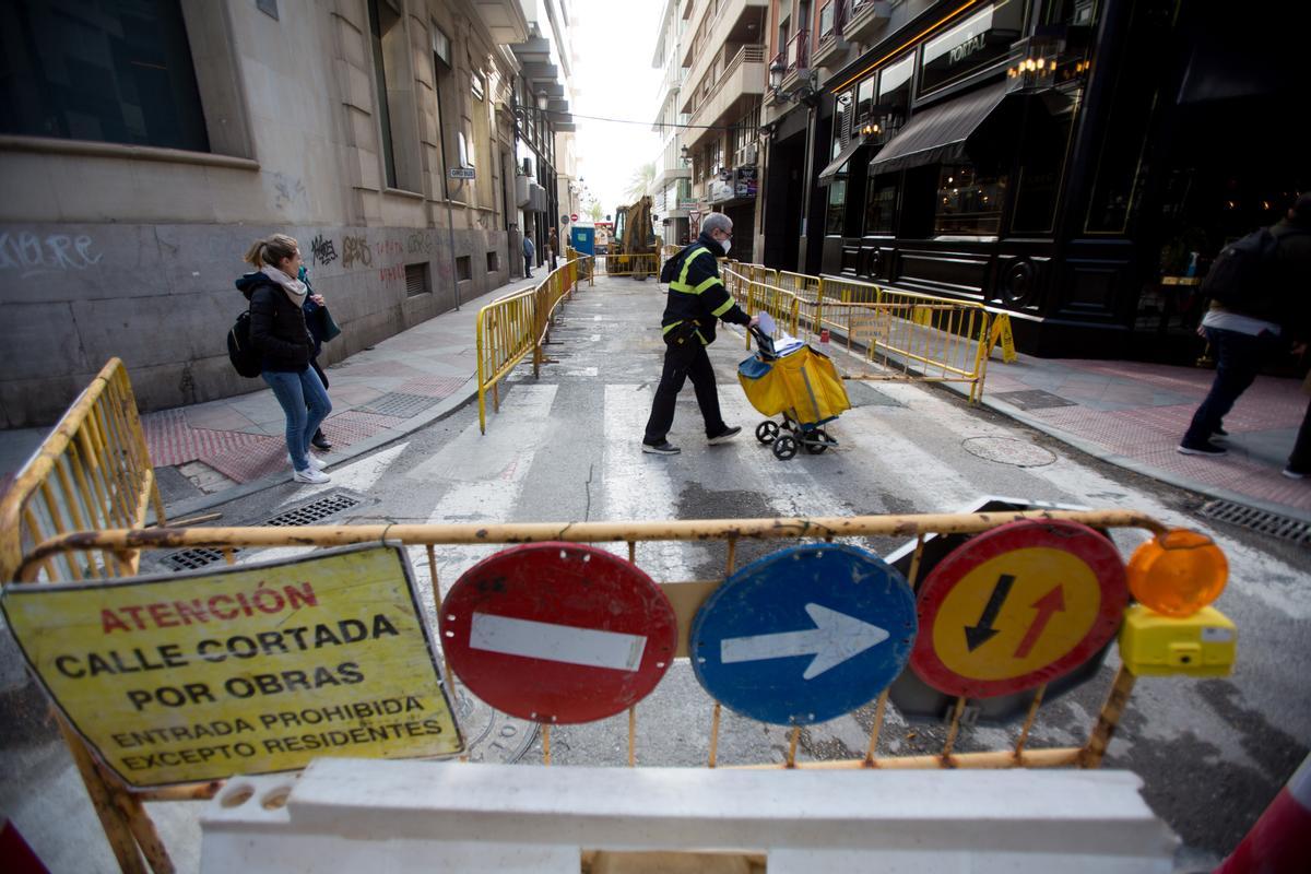 Obras preliminares de peatonalización entre el Portal de Elche y la Explanada