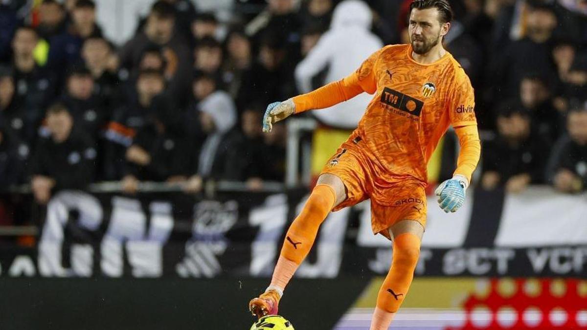 Stole Dimitrievski, en el partido de Liga en Mestalla ante el Alavés (3-2)