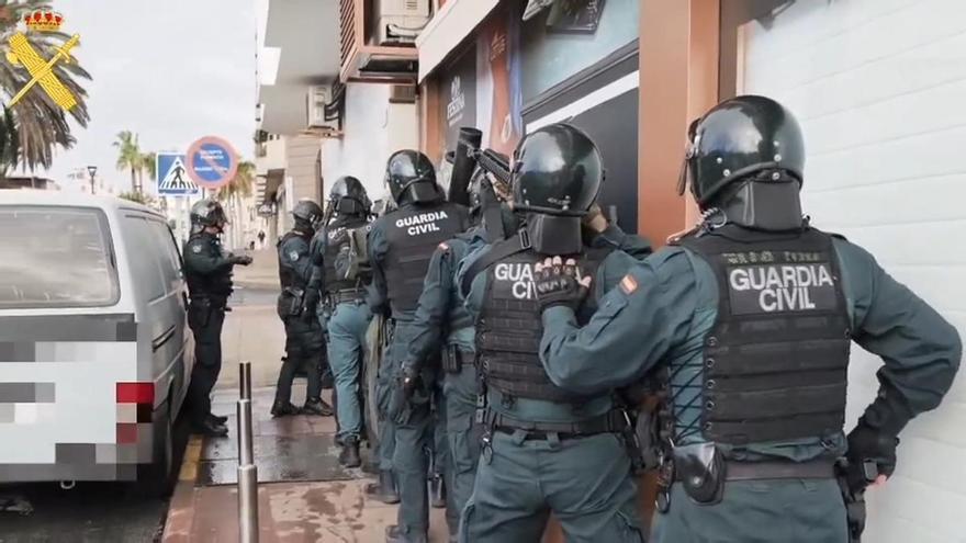 La Guardia Civil desarticula un punto de venta de droga en un complejo residencial de Corralejo