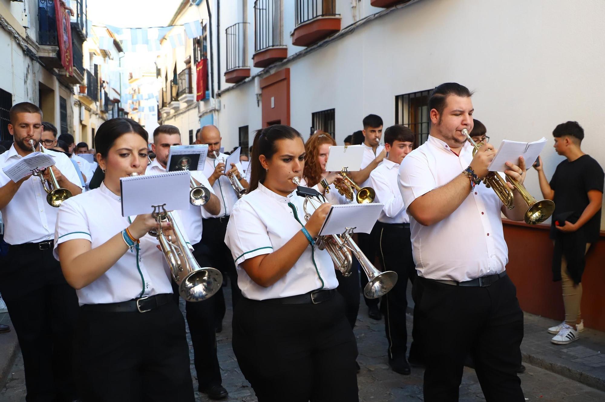 La procesión de la Virgen de los Desamparados en imágenes