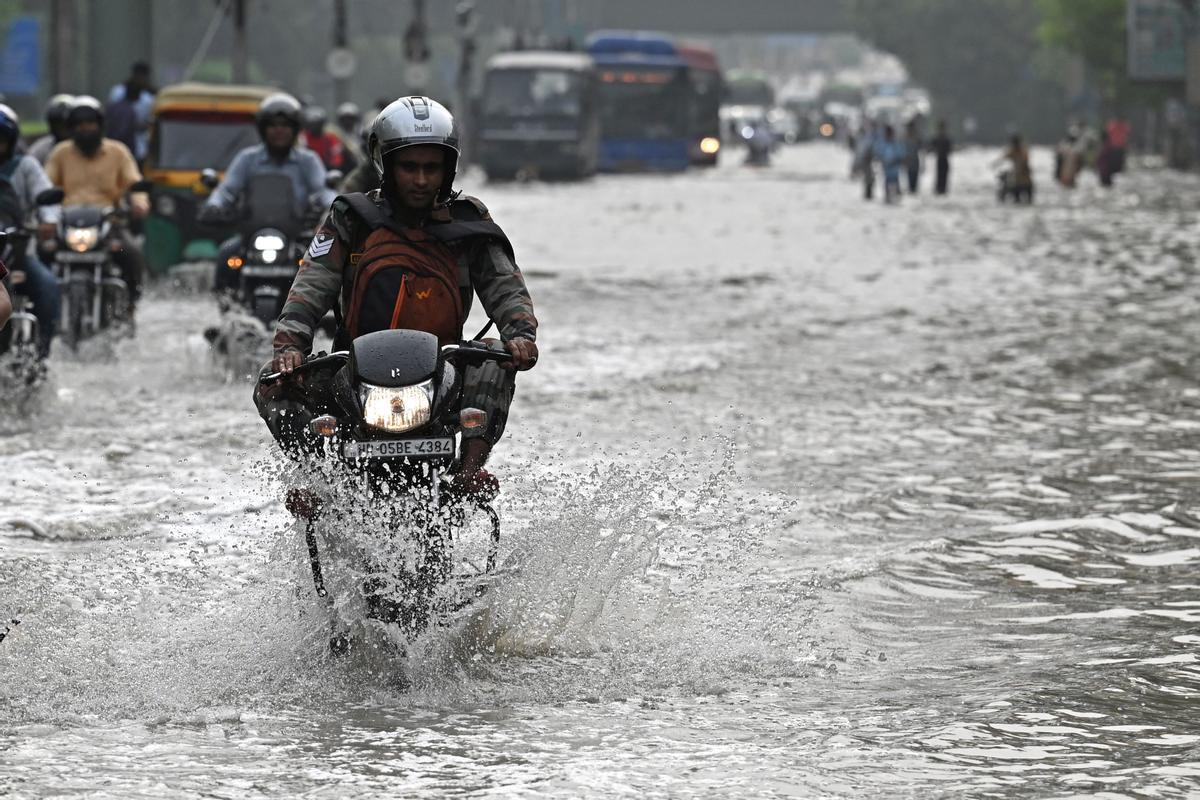 El río Yamuna se ha desbordado debido a las lluvias monzónicas en Nueva Delhi.