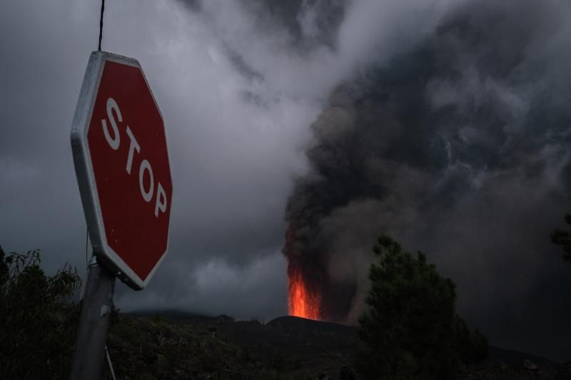 Volcán en Canarias: La lava sigue saliendo (4ºdía)