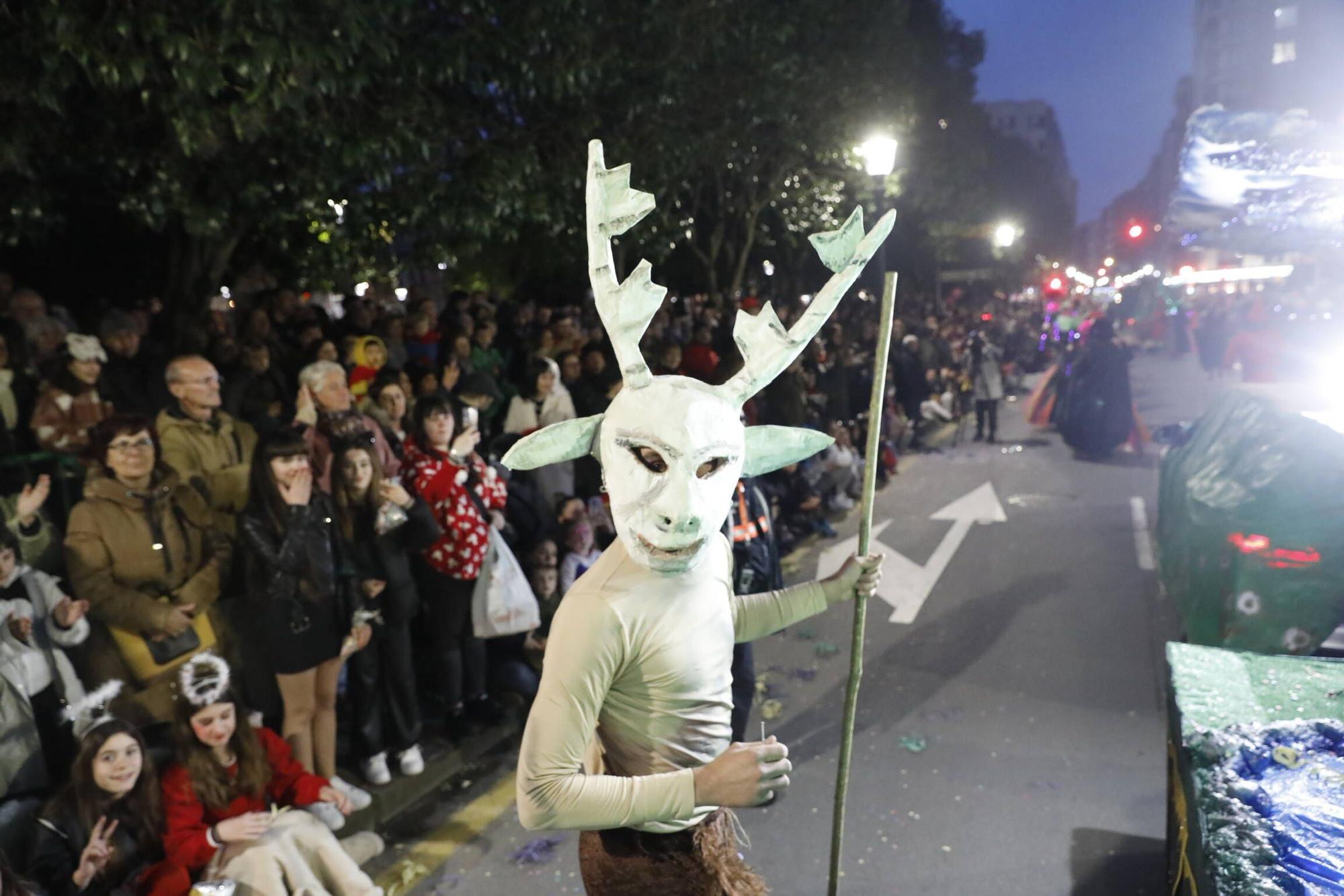 Así fue el multitudinario desfile del Antroxu de Gijón (en imágenes)